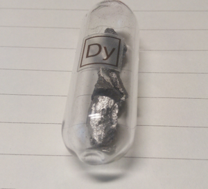 معدن الديسبروسيوم (Dy) - كريات