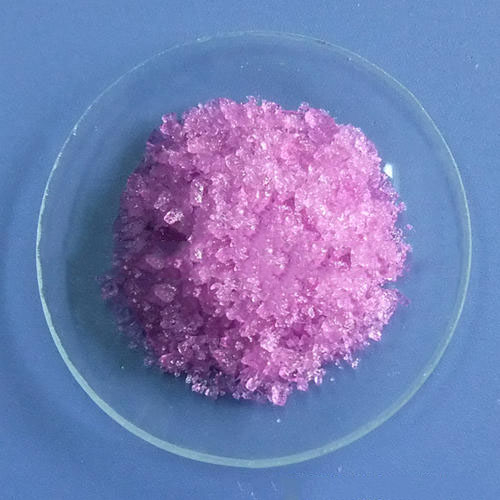 النيوديميوم (III) نترات هيدرات (Nd (NO3) 3 • xH2O) - بلوري